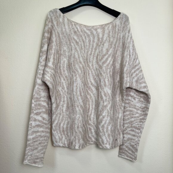 ABERCROMBIE & FITCH Beige & White Zebra Print Boatneck Dolman Sweater Large - Picture 9 of 9